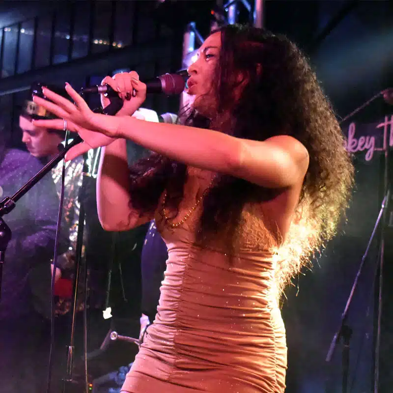 Jenes Carter singing Jenes Carter singing