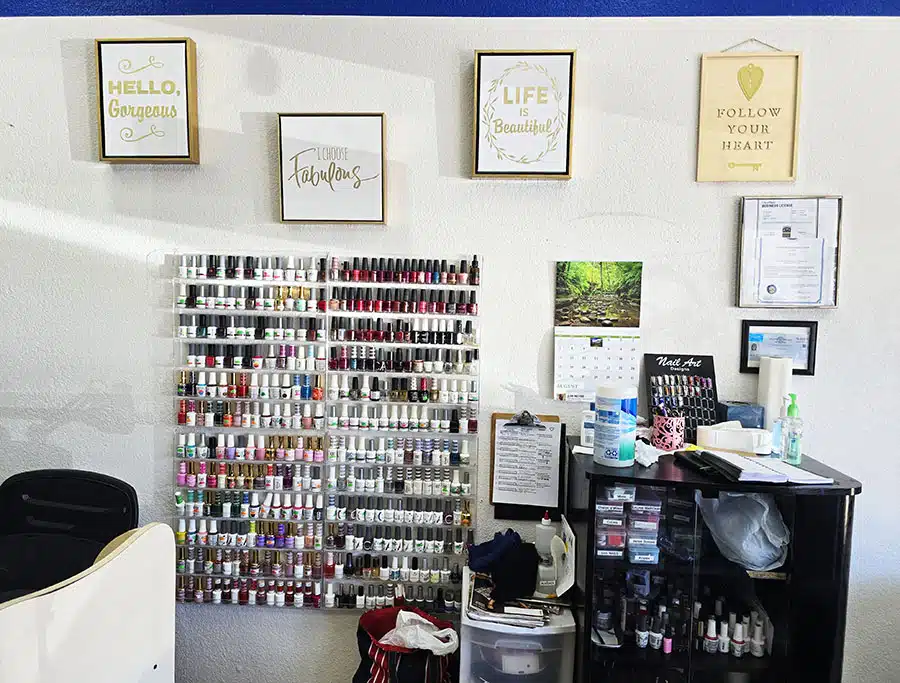 Inside Beautiful Nails in Reno - Lien Inside Beautiful Nails in Reno - Lien
